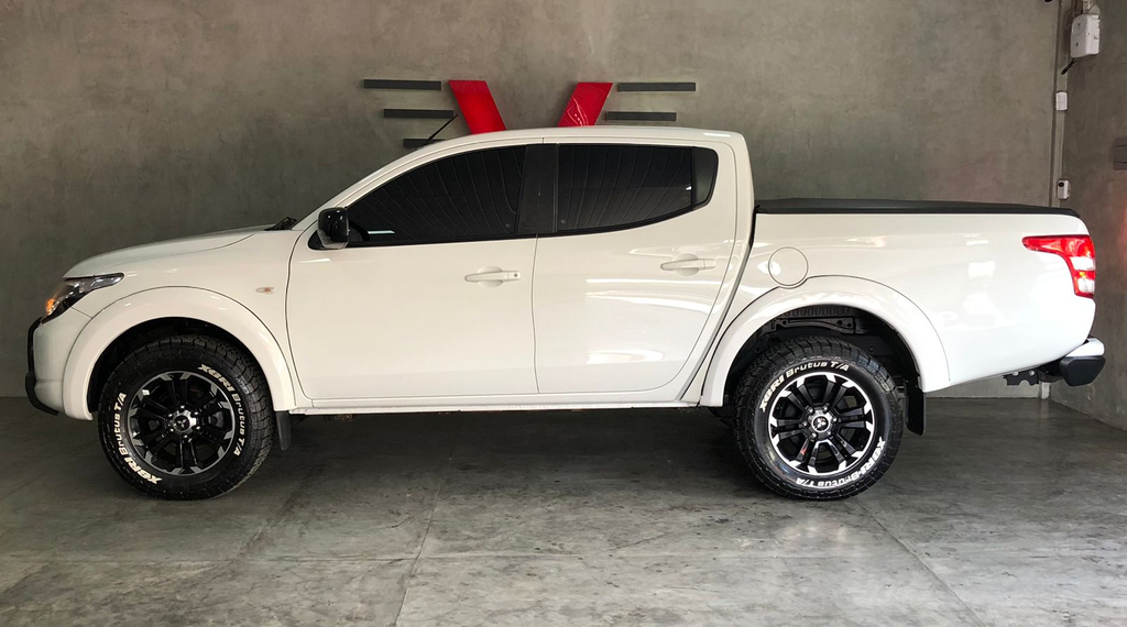 Mitsubishi L200 Branco