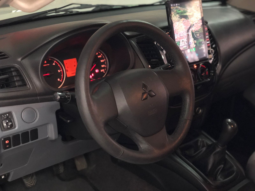 Mitsubishi L200 Branco