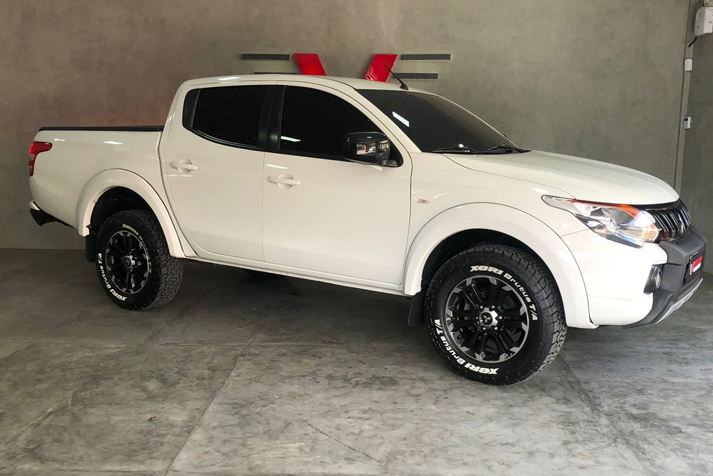 Mitsubishi L200 Branco