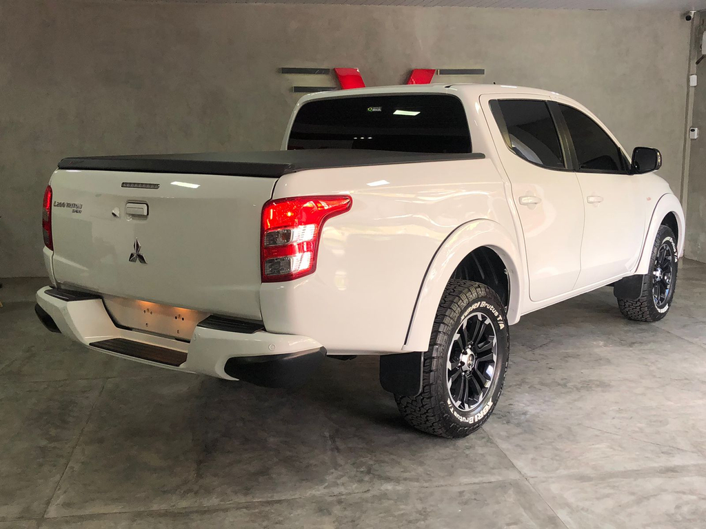 Mitsubishi L200 Branco