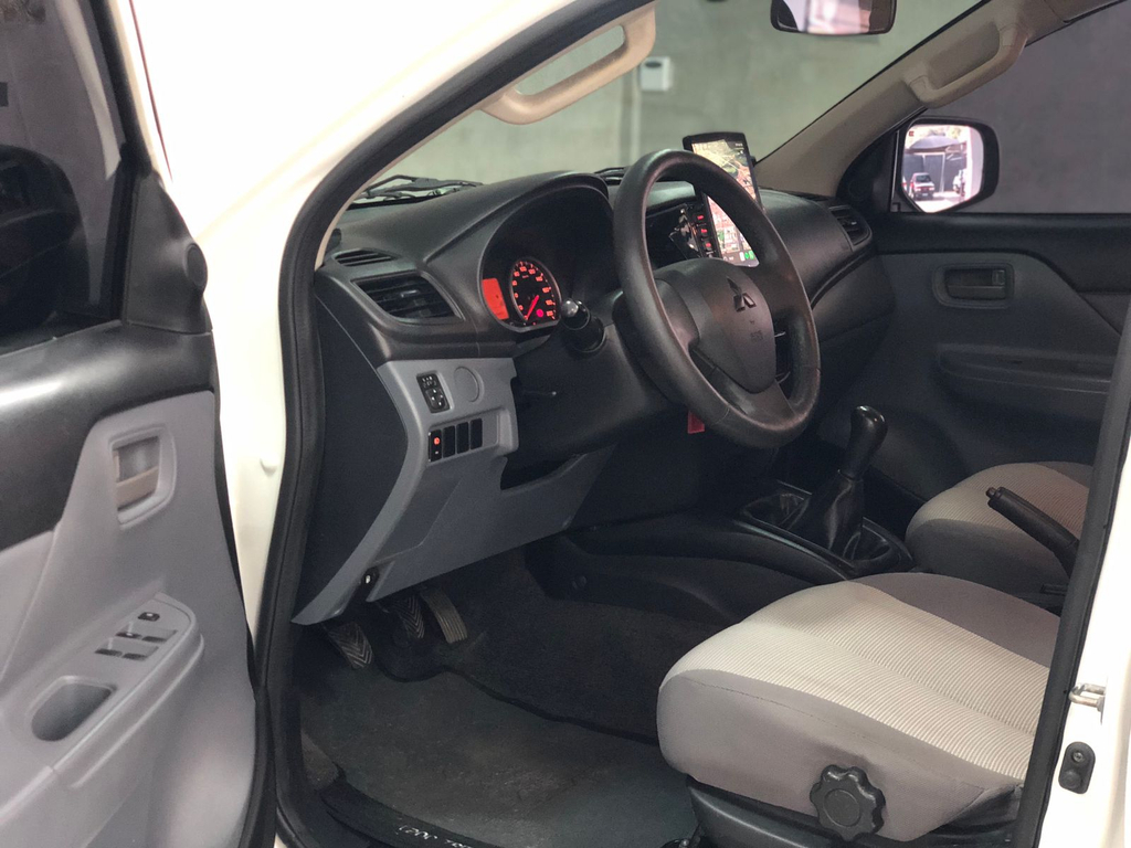 Mitsubishi L200 Branco