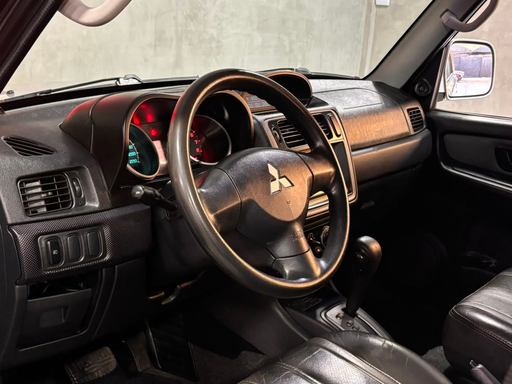 Mitsubishi Pajero TR4 Prata