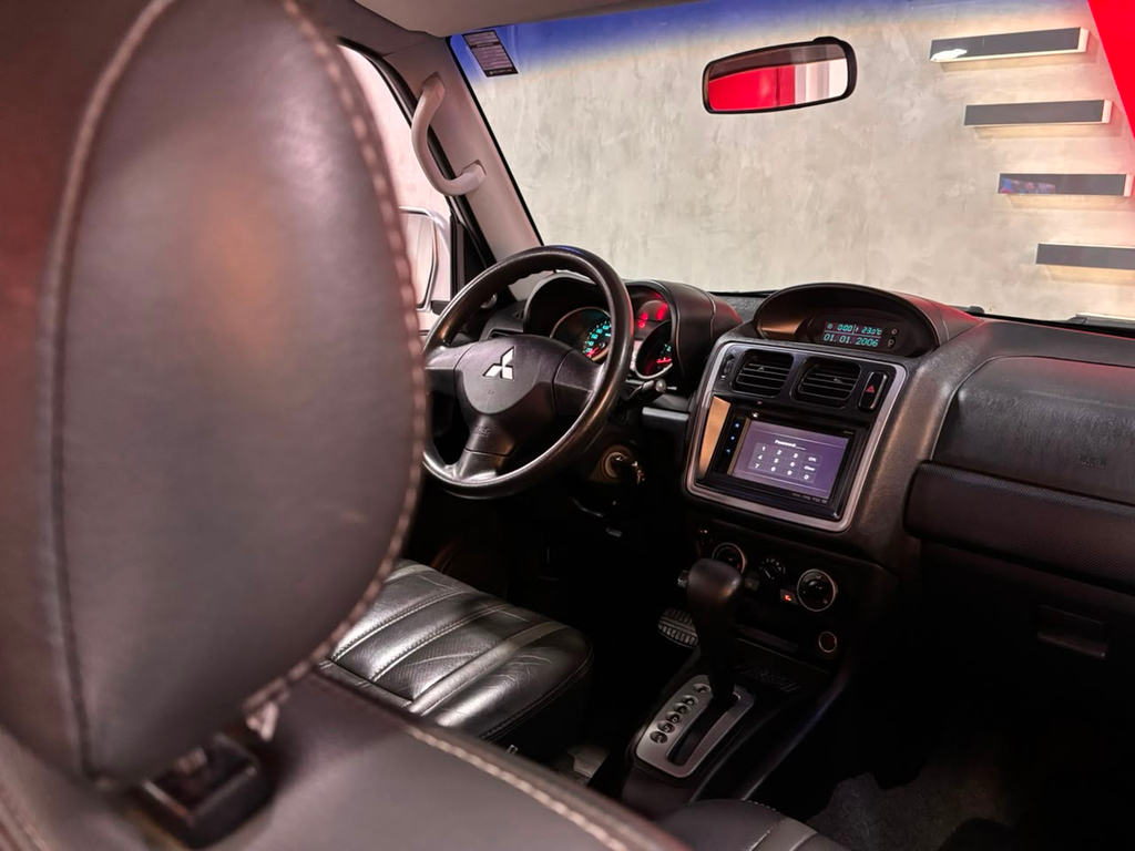 Mitsubishi Pajero TR4 Prata