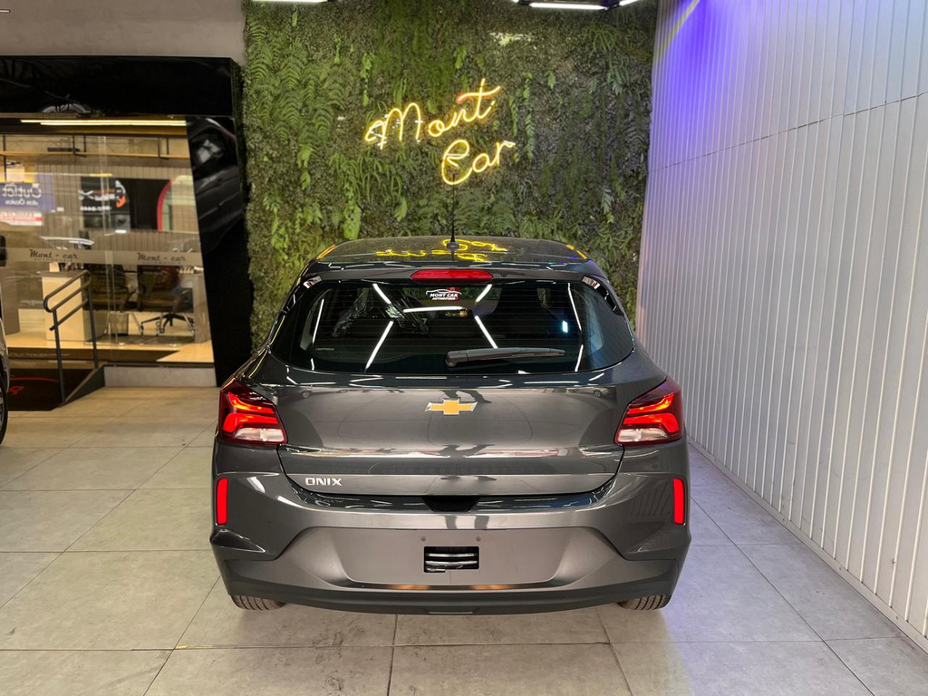 Chevrolet Onix Cinza