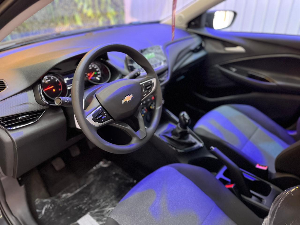 Chevrolet Onix Cinza