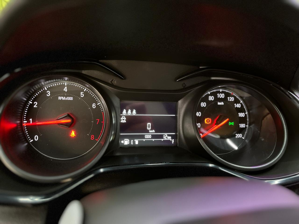 Chevrolet Onix Cinza