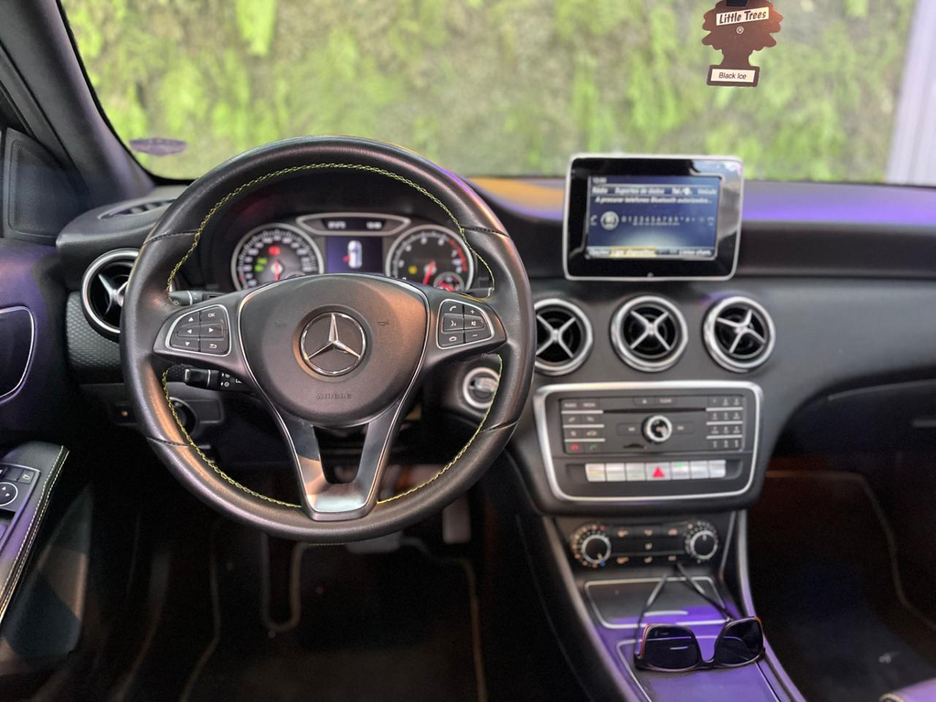 Mercedes Benz A 200 Azul