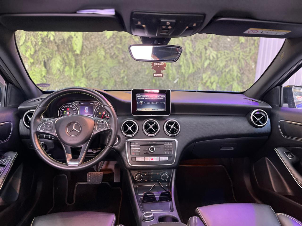 Mercedes Benz A 200 Azul