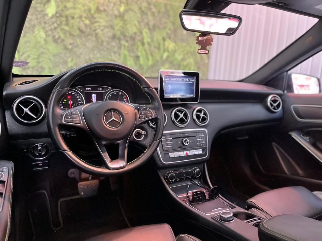 Mercedes Benz A 200 Azul