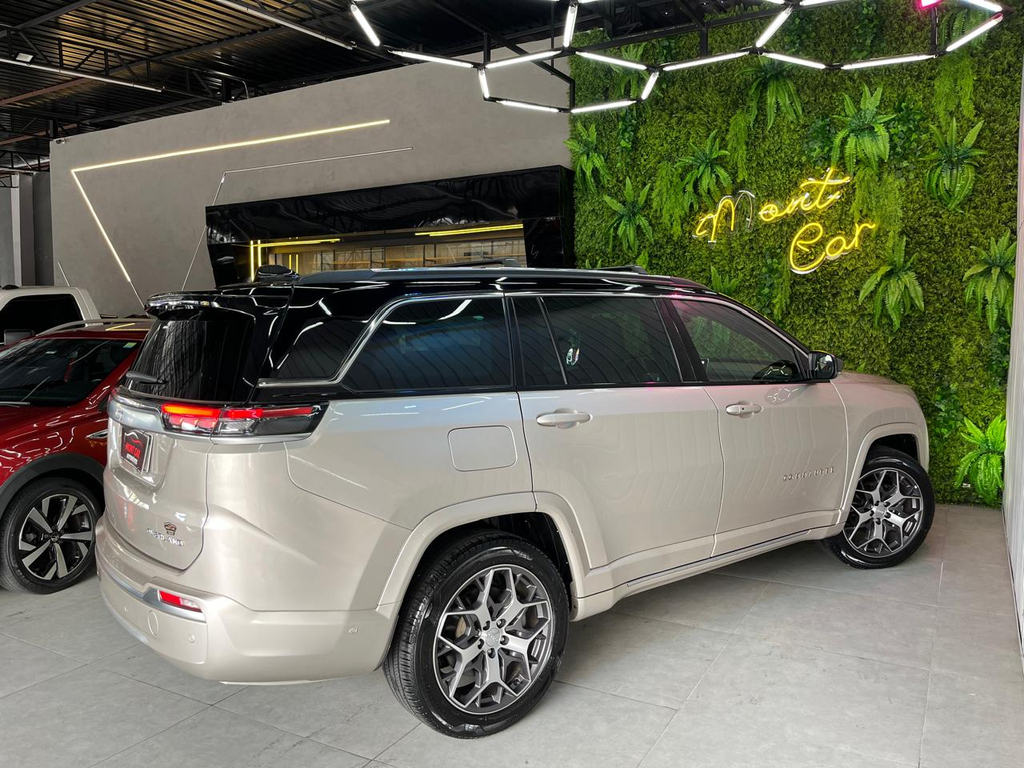 Jeep Commander Dourado