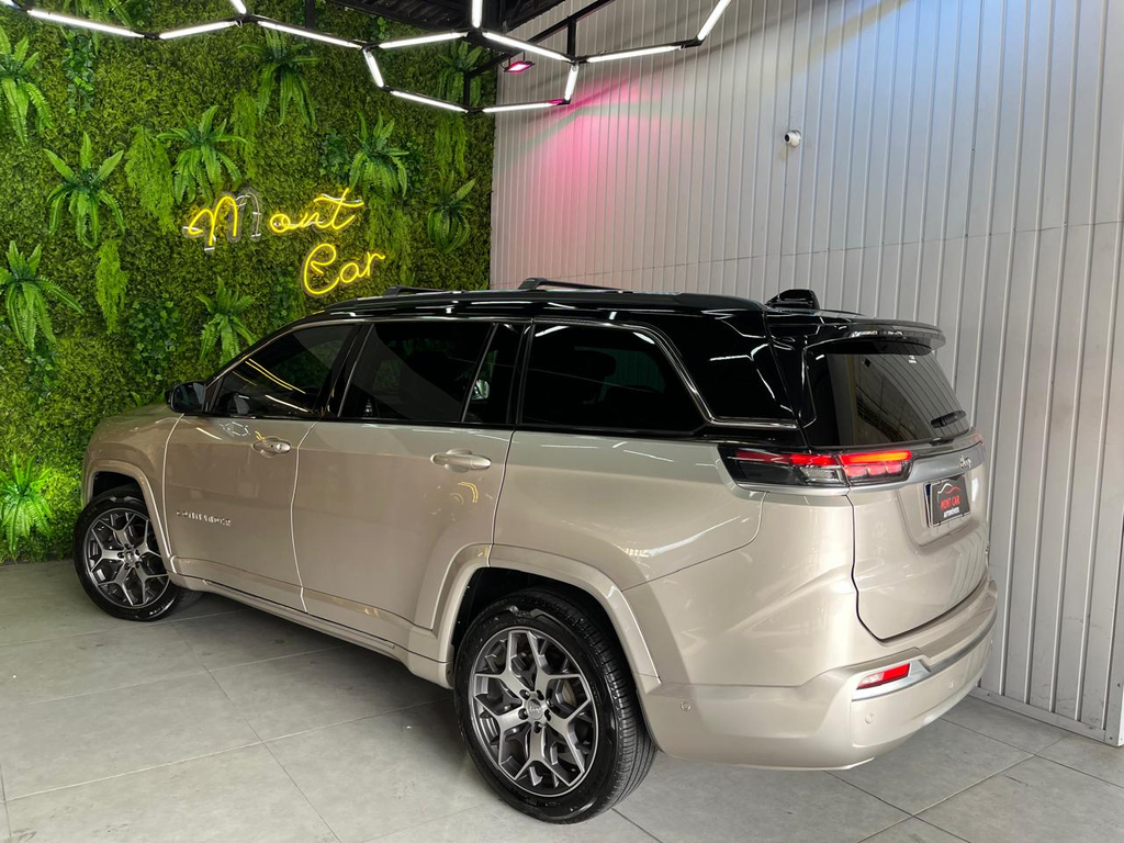 Jeep Commander Dourado