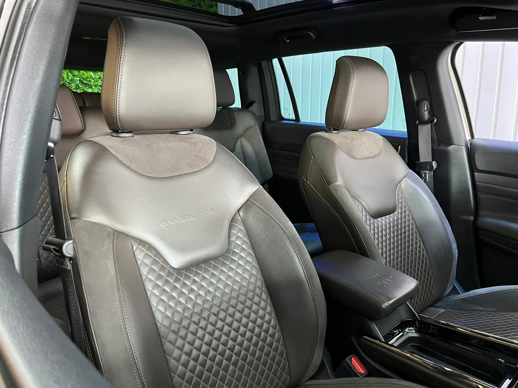 Jeep Commander Dourado