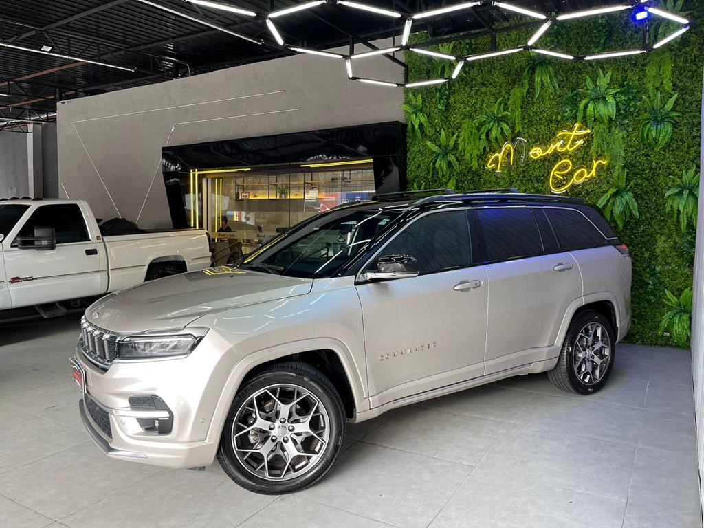 Jeep Commander Dourado