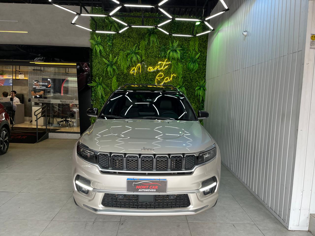 Jeep Commander Dourado