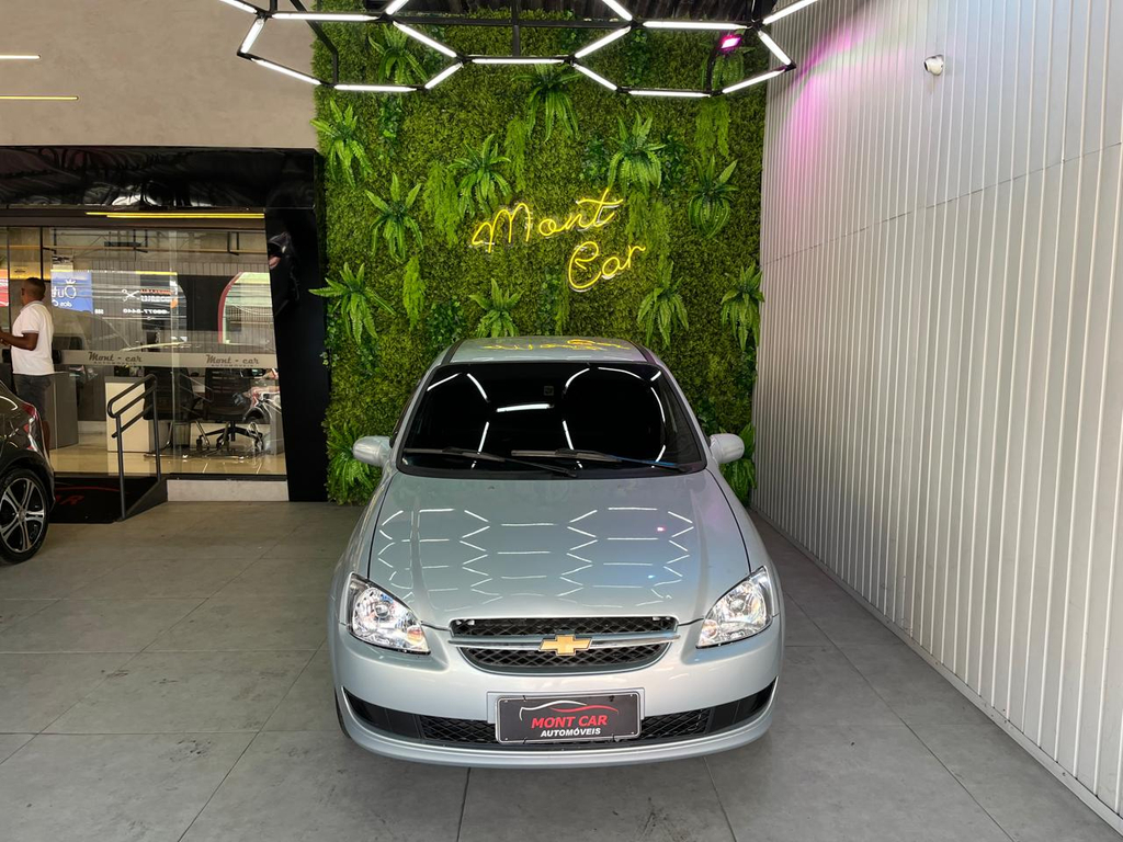 Chevrolet Classic Prata