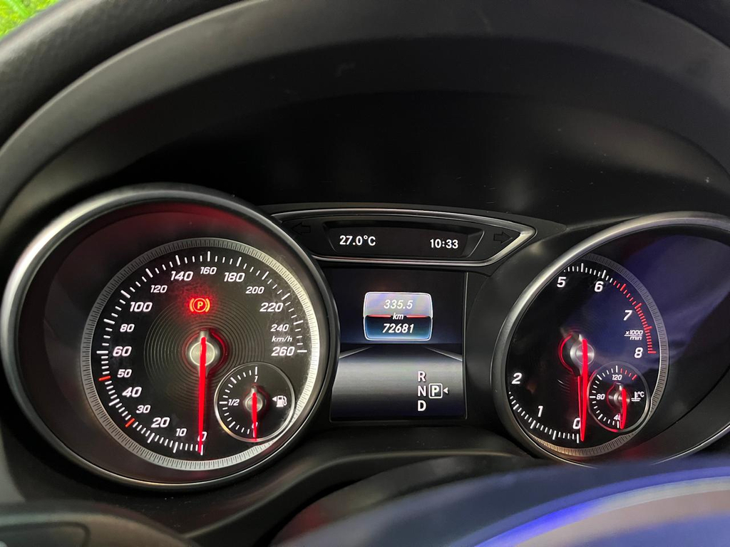 Mercedes Benz GLA-200 Cinza