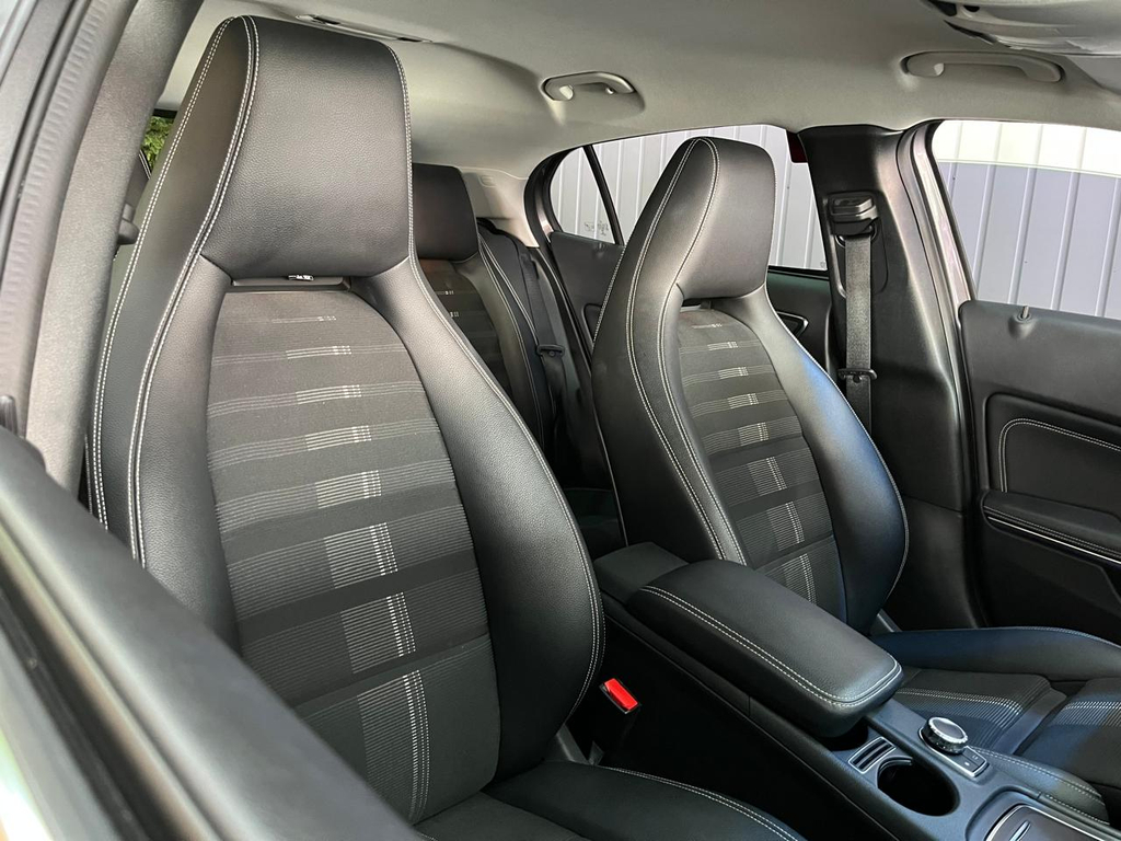 Mercedes Benz GLA-200 Cinza