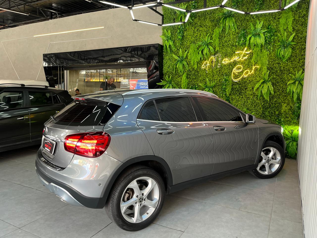 Mercedes Benz GLA-200 Cinza