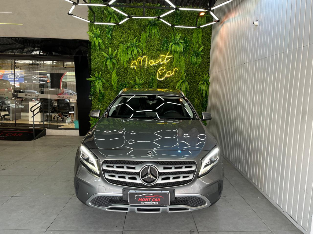 Mercedes Benz GLA-200 Cinza