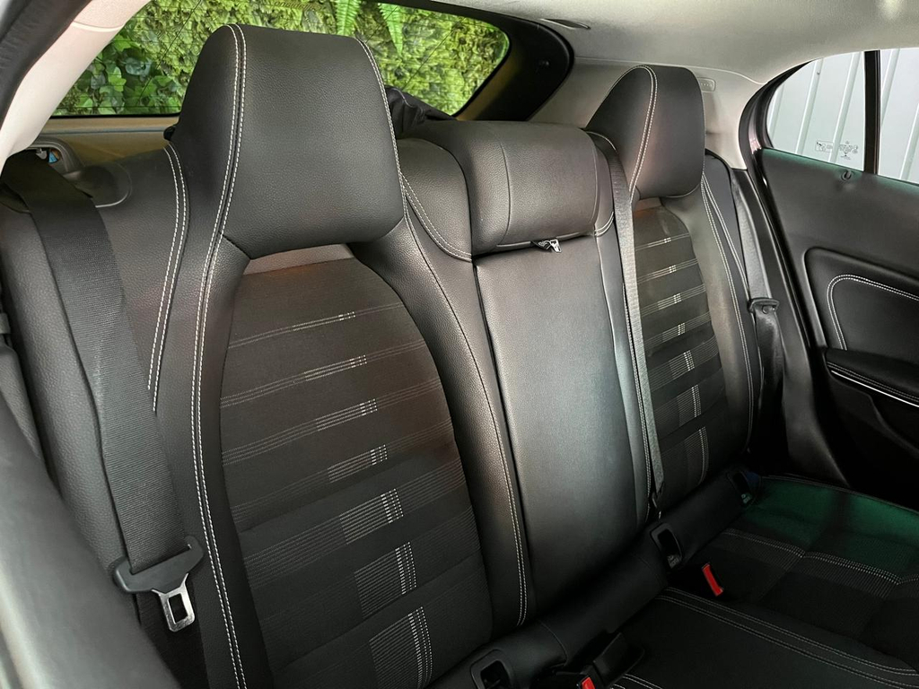 Mercedes Benz GLA-200 Cinza
