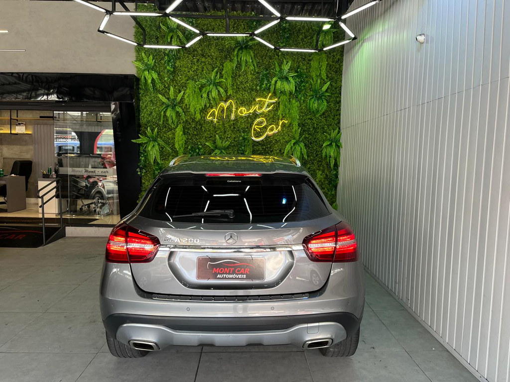 Mercedes Benz GLA-200 Cinza