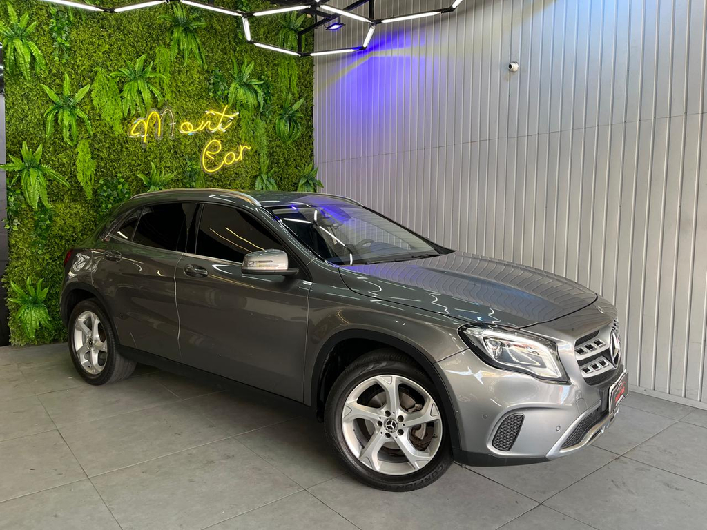 Mercedes Benz GLA-200 Cinza
