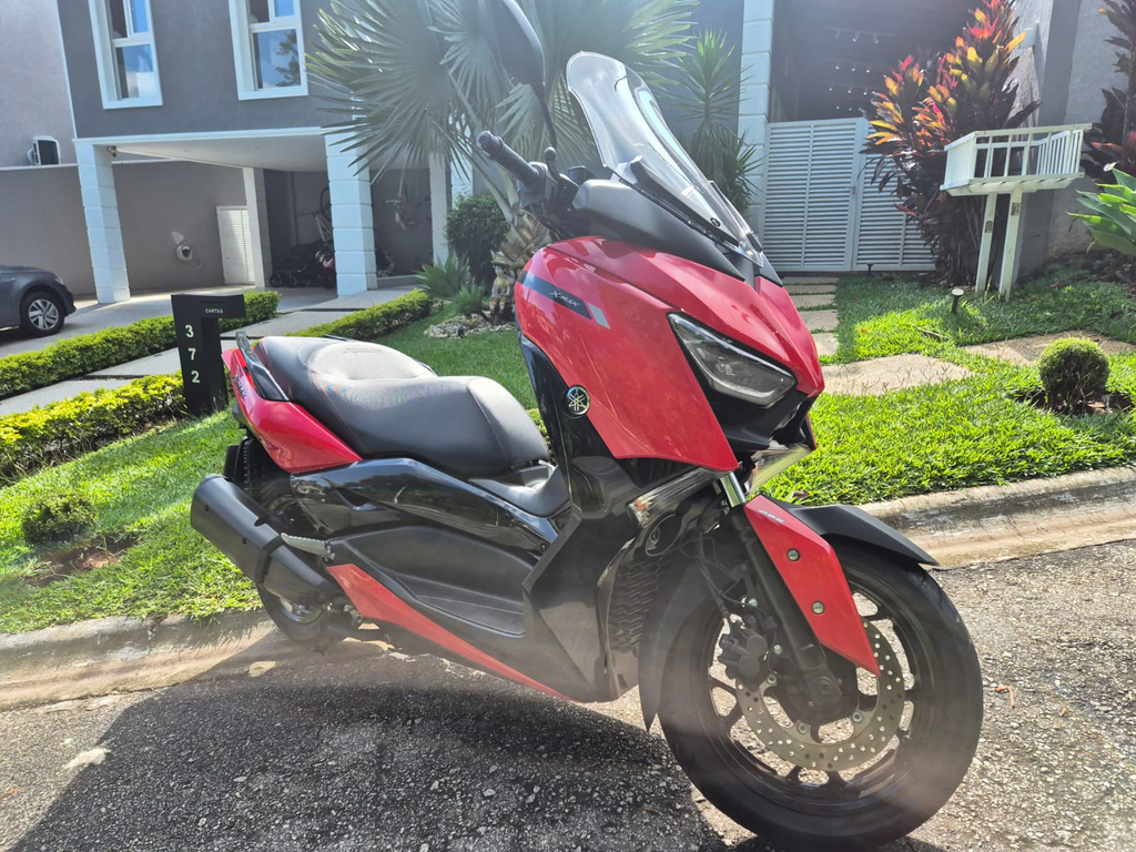 Yamaha XMAX Vermelho