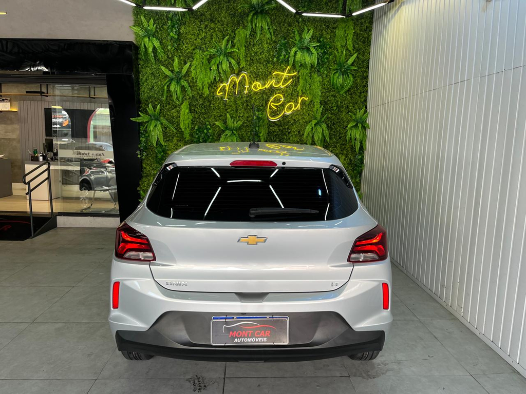 Chevrolet Onix Prata