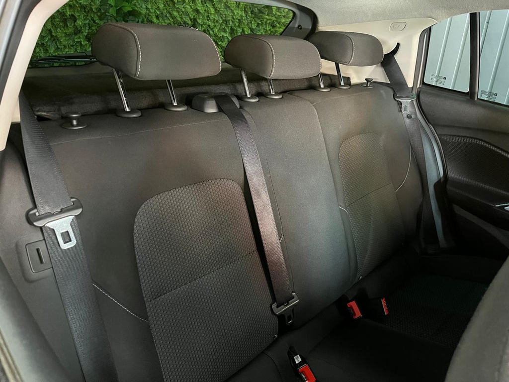Chevrolet Onix Prata