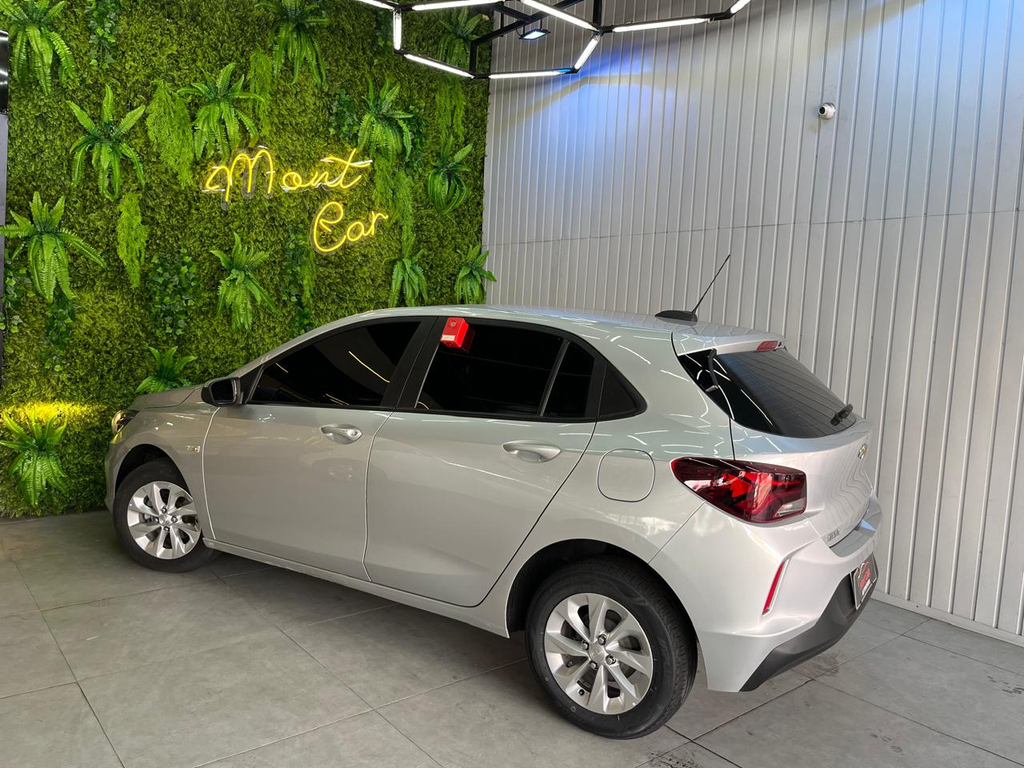 Chevrolet Onix Prata