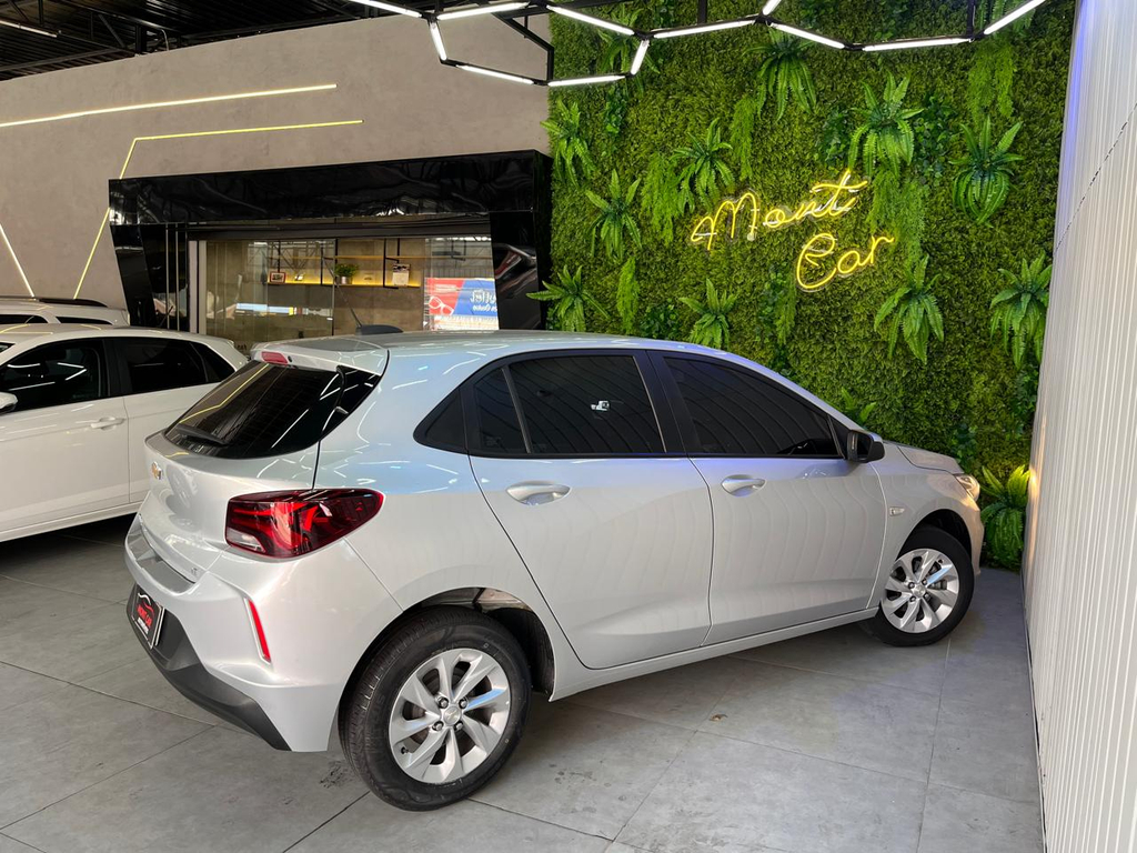 Chevrolet Onix Prata