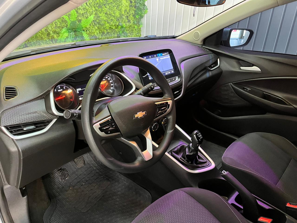 Chevrolet Onix Prata