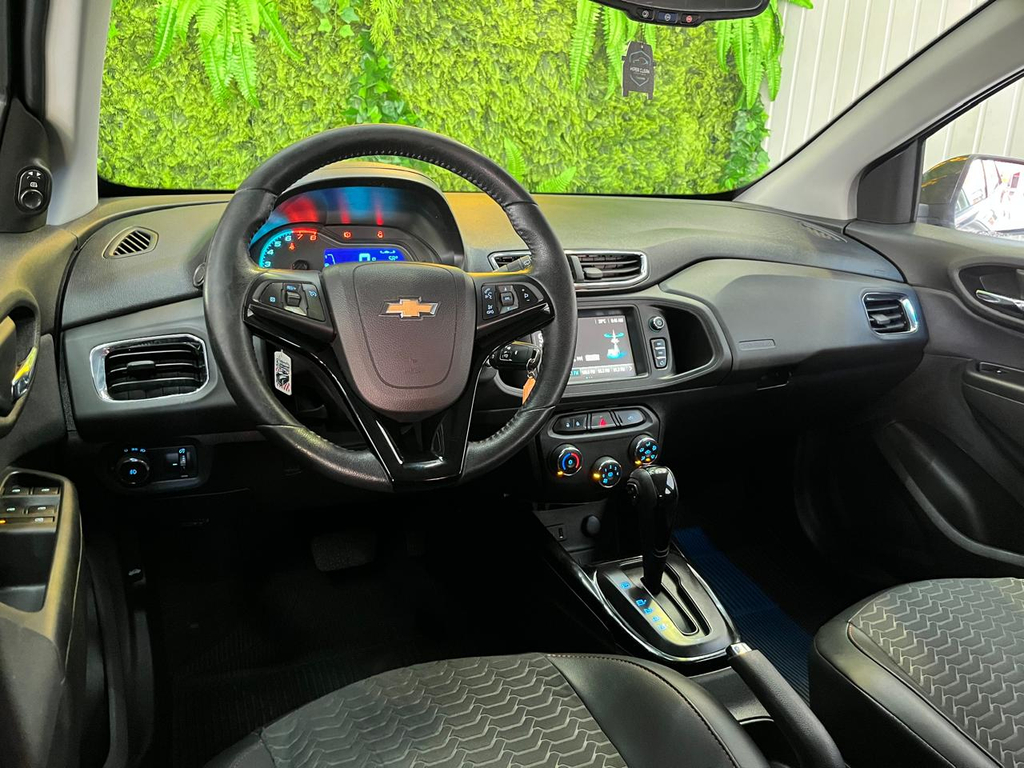 Chevrolet Onix Cinza