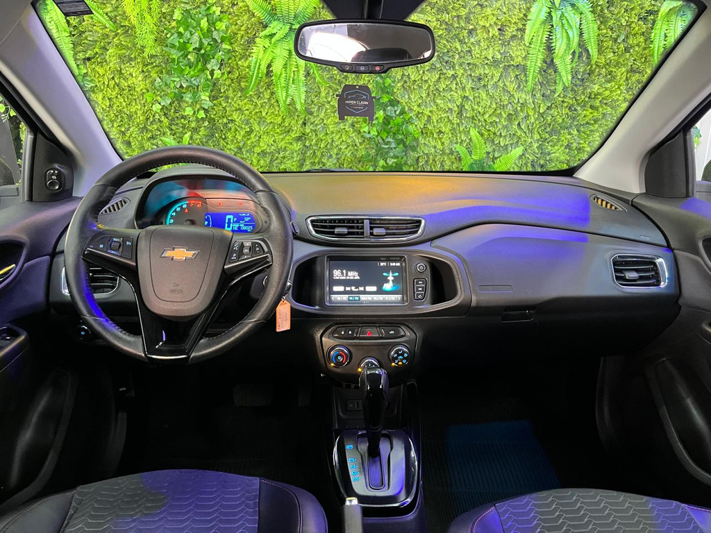 Chevrolet Onix Cinza