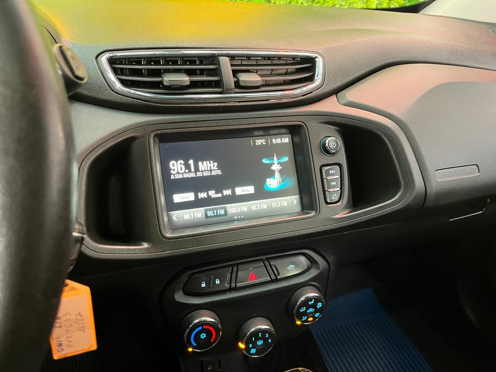 Chevrolet Onix Cinza