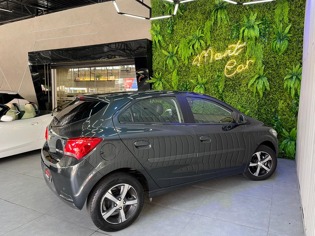 Chevrolet Onix Cinza
