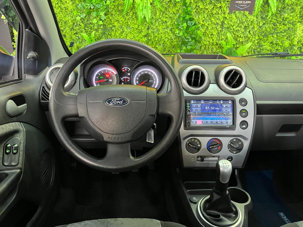 Ford Fiesta Prata