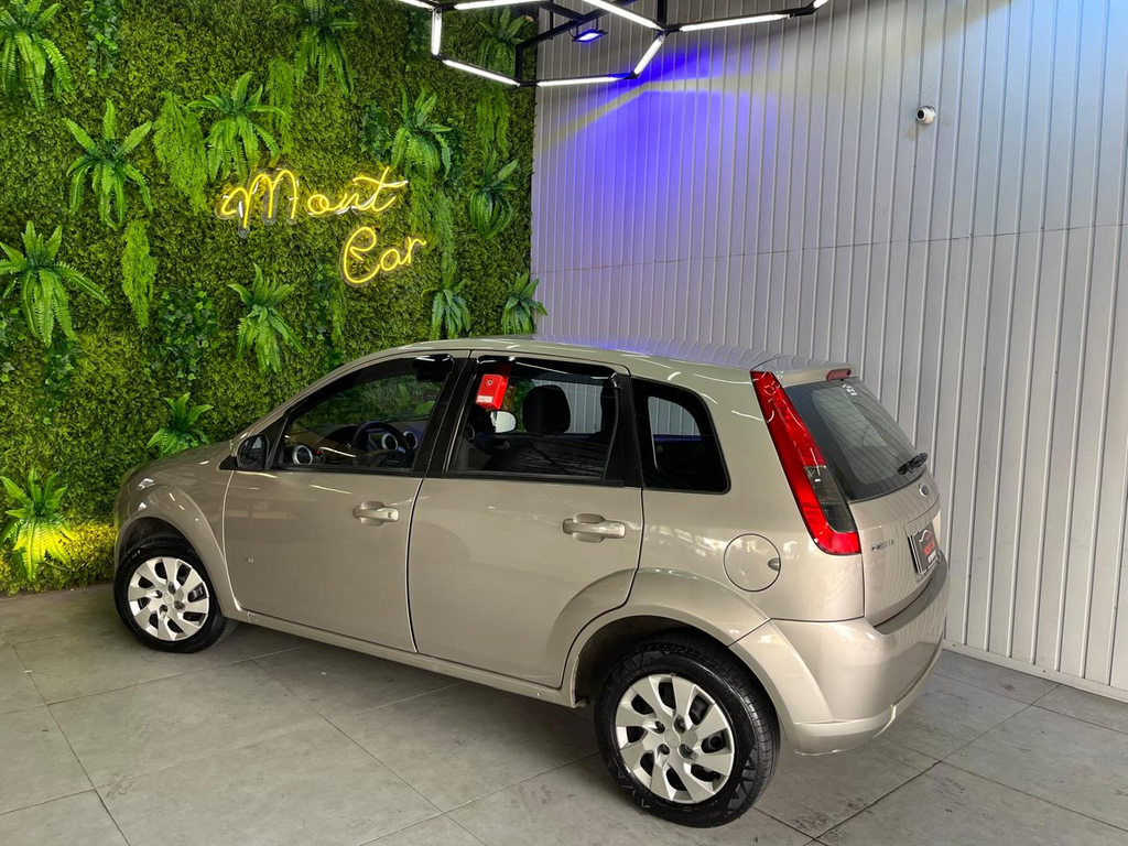 Ford Fiesta Prata