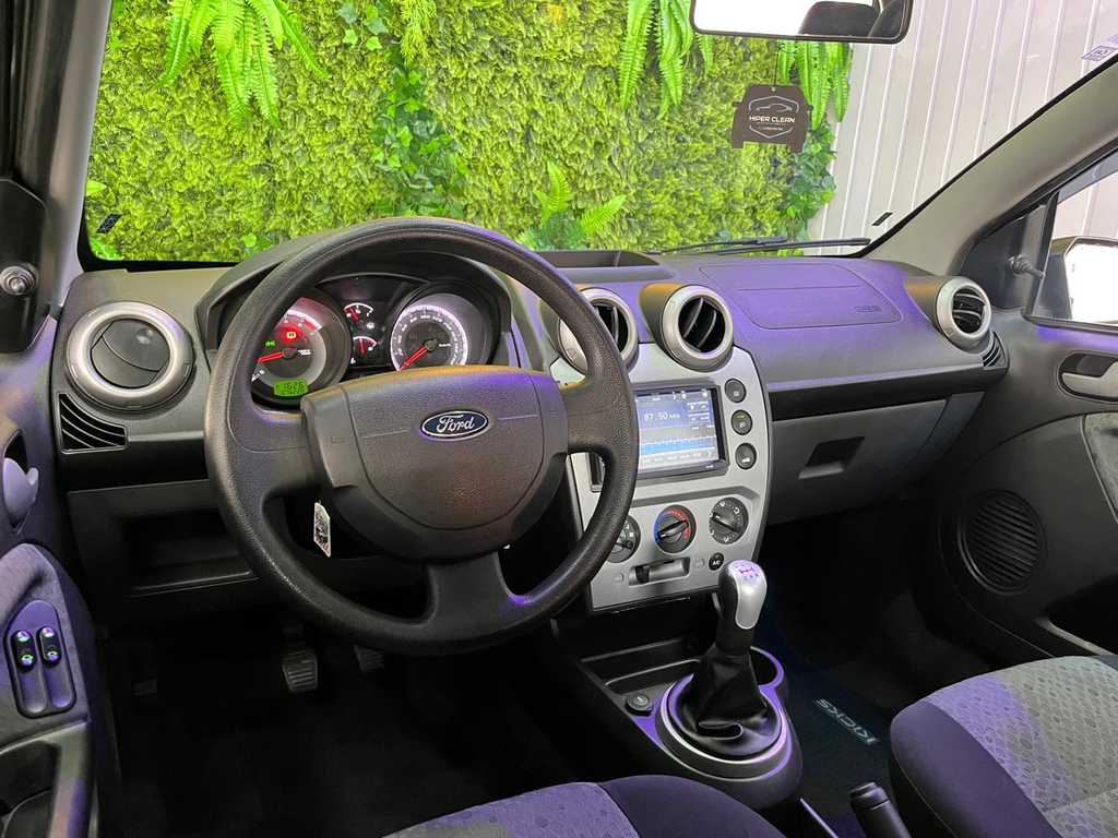 Ford Fiesta Prata