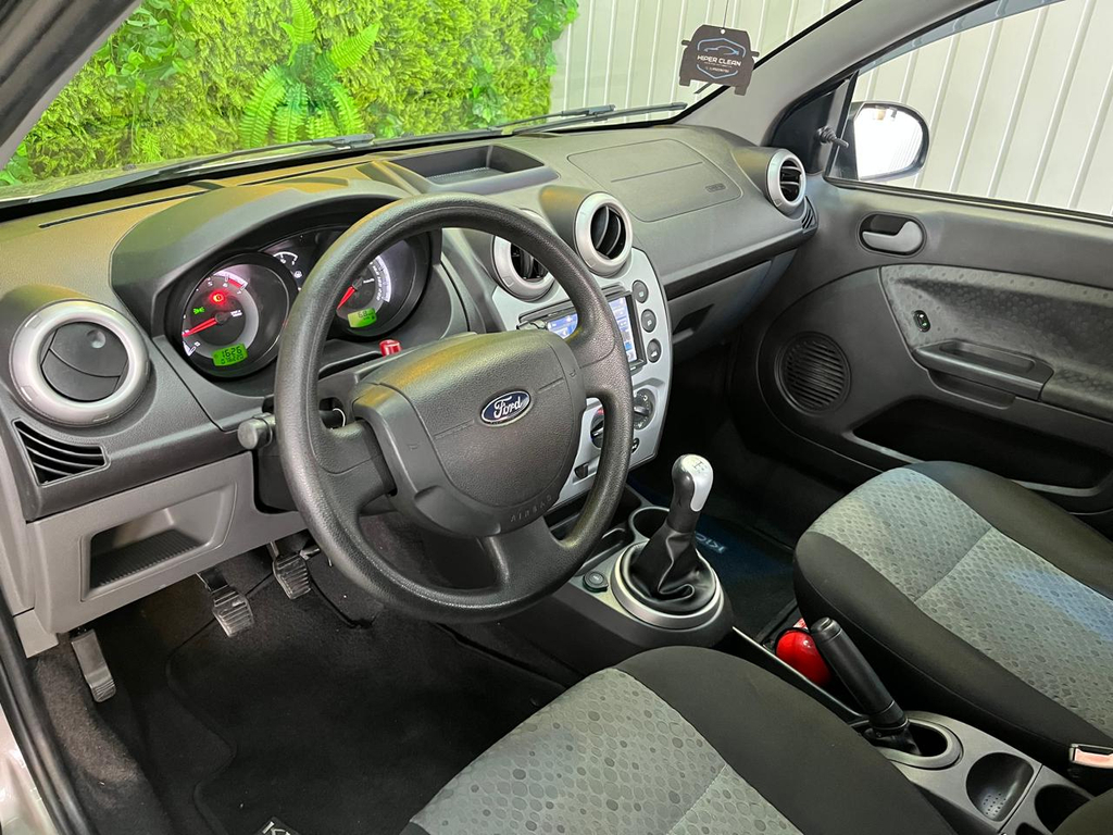Ford Fiesta Prata