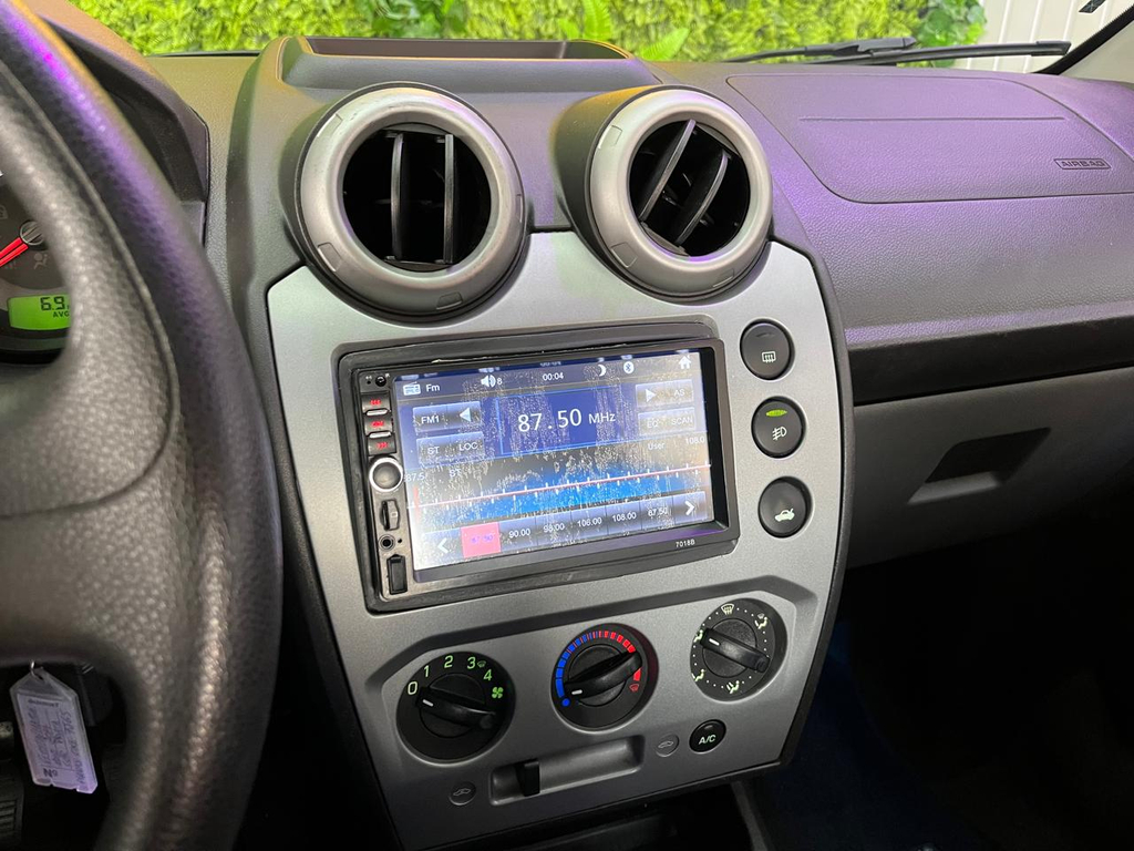 Ford Fiesta Prata