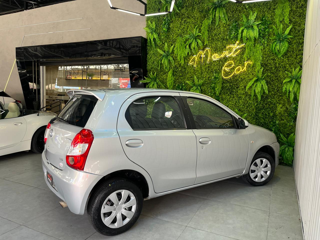 Toyota ETIOS Prata