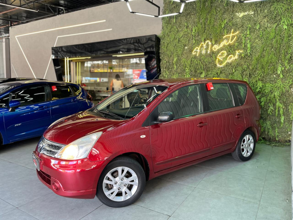 Nissan Livina Vermelho