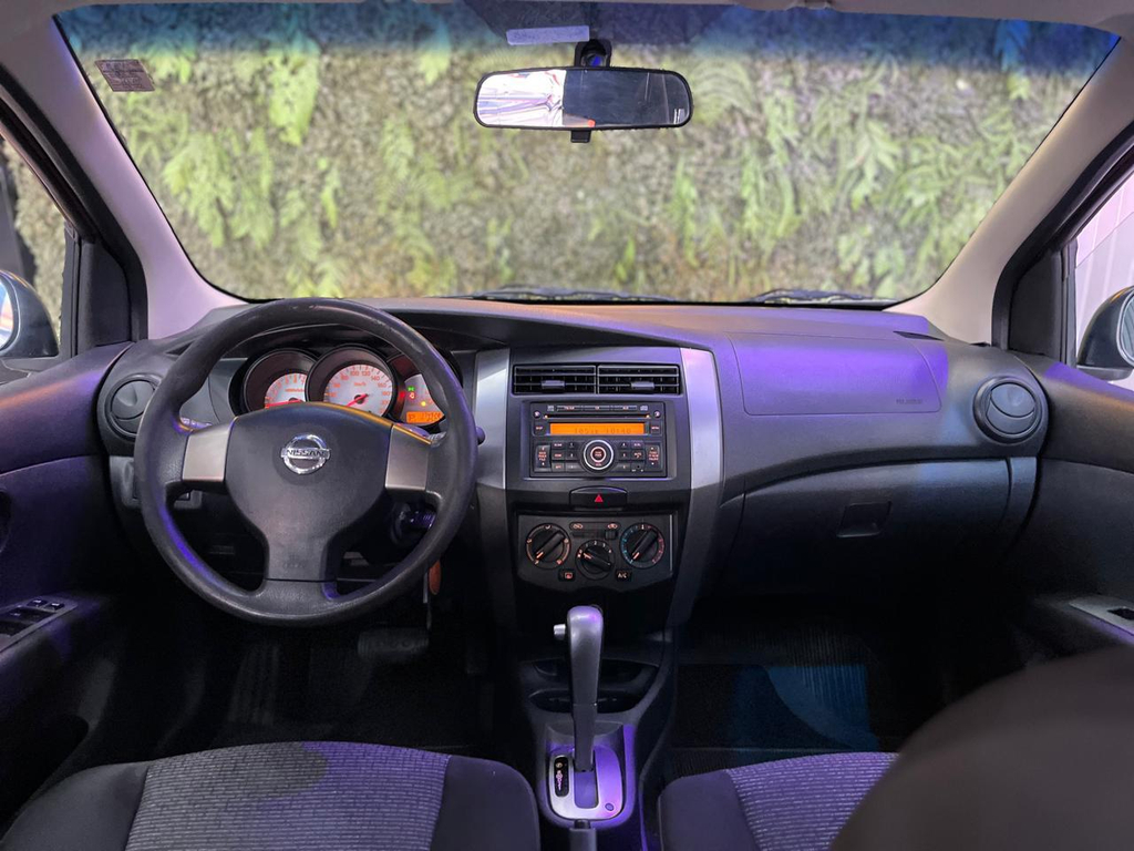 Nissan Livina Vermelho