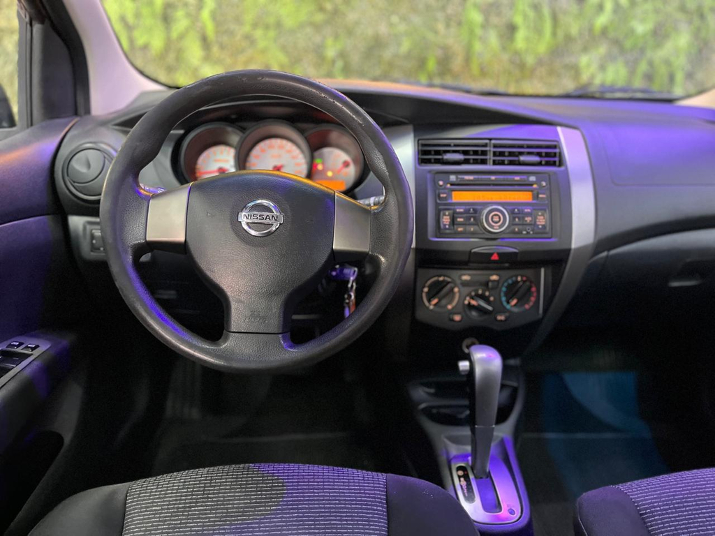 Nissan Livina Vermelho
