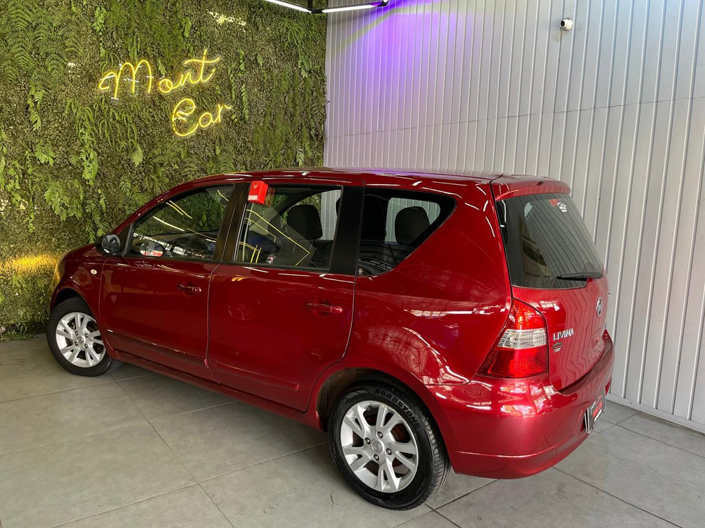 Nissan Livina Vermelho