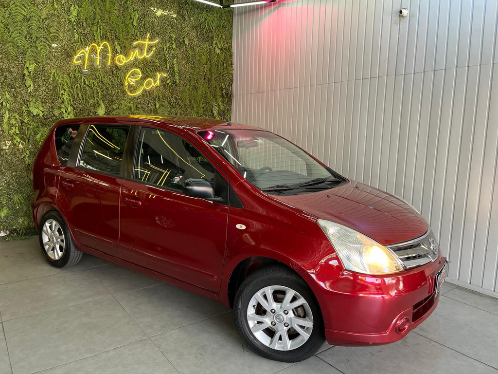 Nissan Livina Vermelho