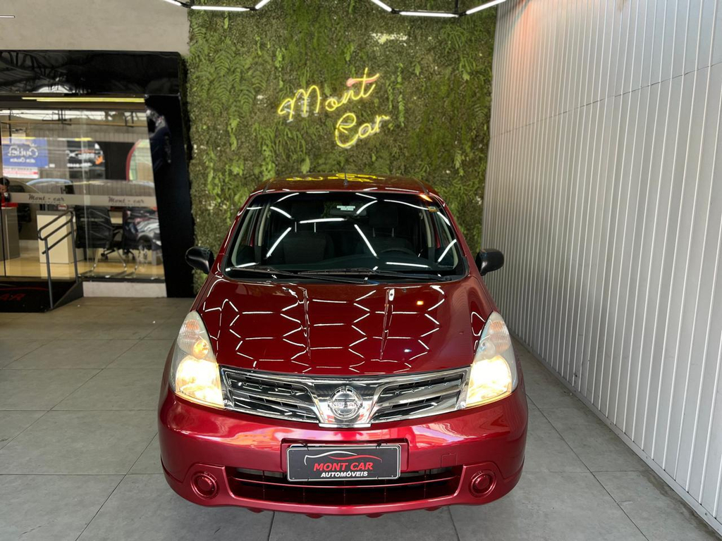 Nissan Livina Vermelho