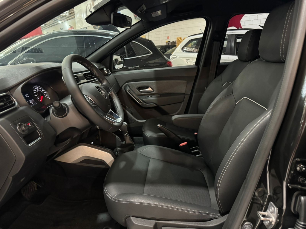 Renault Duster Preto