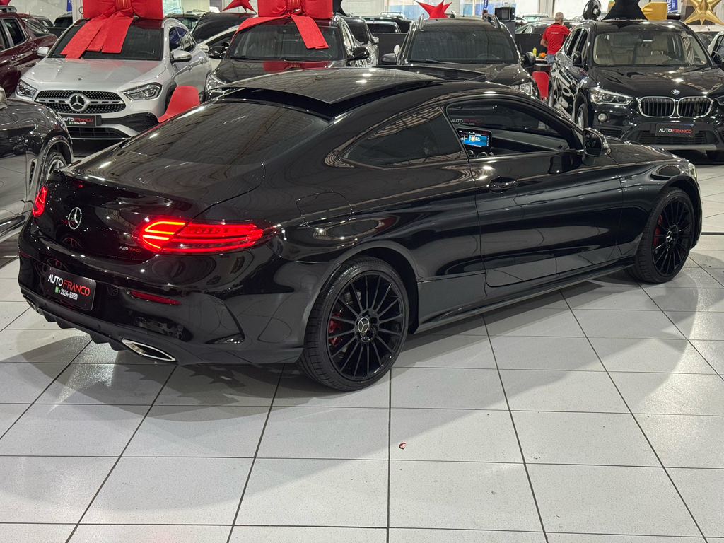 Mercedes Benz C-180 Preto